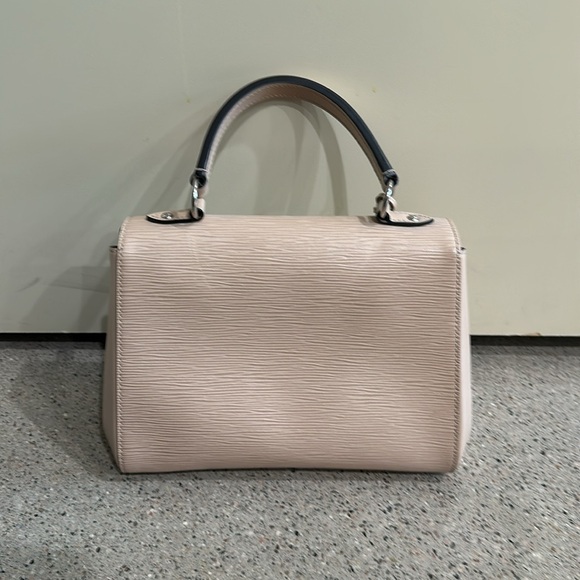 Louis Vuitton Cluny MM - Picture 2 of 4